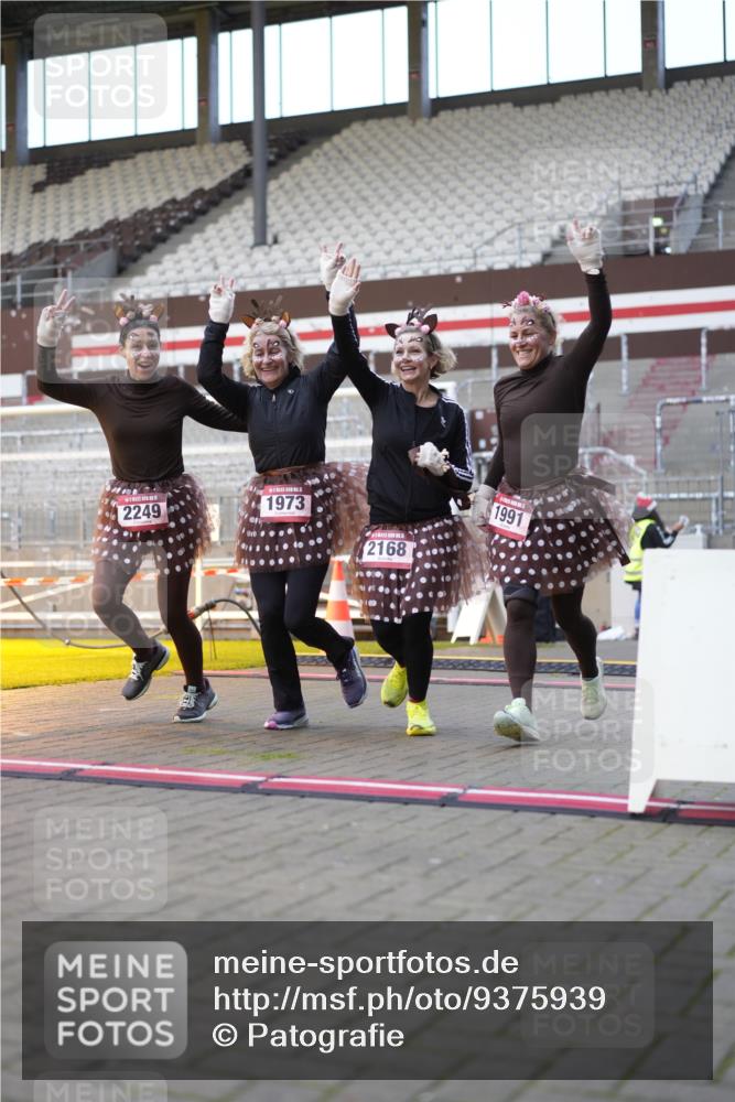 07.12.2025 - St. Pauli X-Mass-Run No. 15 Patografie http://msf.ph/oto/9375939 07.12.2025 10:04:52 Ziel 1217, 1973, 1991, 2168, 2249, 2856, 2866, 4080, 4553, 4557 meine-sportfotos.de