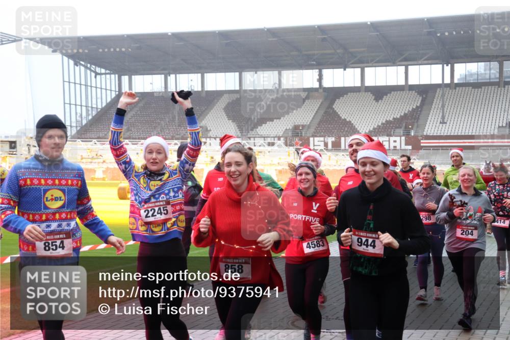 07.12.2025 - St. Pauli X-Mass-Run No. 15 Luisa Fischer http://msf.ph/oto/9375941 07.12.2025 11:06:38 Ziel 854, 2245, 16, 10, 858, 4583, 15, 944, 298, 414, 204, 92, 204, 298, 300, 402, 403, 414, 474, 486, 556, 659, 693, 854, 858, 878, 920, 924, 925, 927, 929, 932, 944, 973, 1024, 1025, 1092, 1196, 1208, 1223, 1229, 1287, 1403, 1428, 1429, 1430, 1432, 1440, 1442, 1556, 1564, 1608, 1648, 2243, 2245, 2254, 3272, 3278, 4579, 4581, 4583, 4585, 4587 meine-sportfotos.de