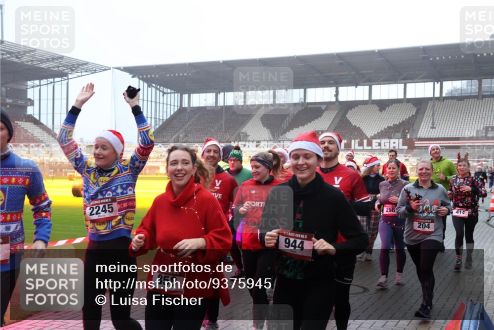 07.12.2025 - St. Pauli X-Mass-Run No. 15 Luisa Fischer http://msf.ph/oto/9375945 07.12.2025 11:06:39 Ziel 2245, 858, 15, 944, 298, 204, 414, 92, 204, 298, 300, 402, 403, 414, 474, 486, 556, 659, 693, 854, 858, 878, 920, 924, 925, 927, 929, 932, 944, 973, 1024, 1025, 1092, 1196, 1208, 1223, 1229, 1287, 1403, 1428, 1429, 1430, 1432, 1440, 1442, 1556, 1564, 1608, 1648, 2243, 2245, 2254, 3272, 3278, 4579, 4581, 4583, 4585, 4587 meine-sportfotos.de