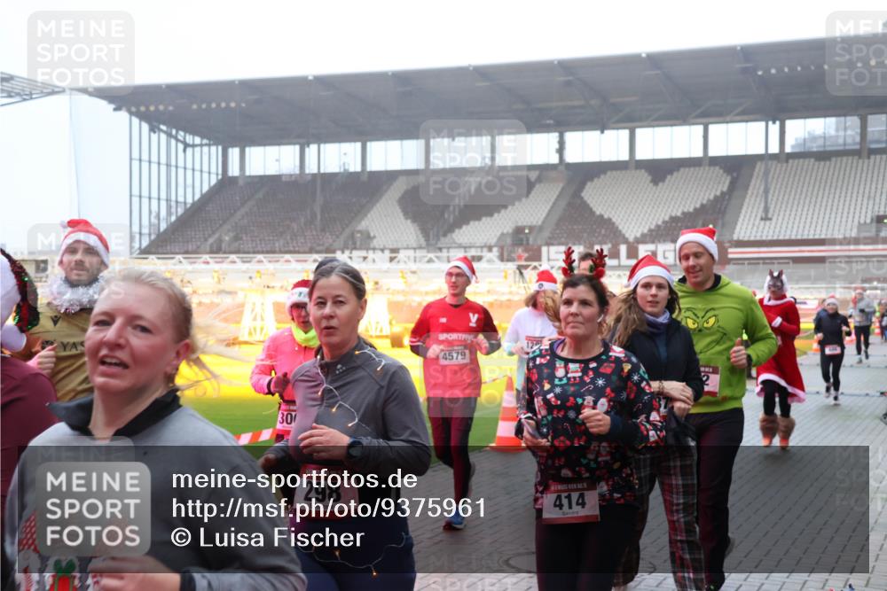 07.12.2025 - St. Pauli X-Mass-Run No. 15 Luisa Fischer http://msf.ph/oto/9375961 07.12.2025 11:06:41 Ziel 30, 4579, 12, 298, 15, 414, 92, 204, 298, 300, 402, 403, 414, 474, 486, 556, 659, 693, 854, 858, 878, 920, 924, 925, 927, 929, 932, 944, 973, 1024, 1025, 1092, 1208, 1223, 1229, 1286, 1287, 1403, 1428, 1429, 1430, 1432, 1440, 1442, 1556, 1564, 1608, 1648, 2243, 2245, 3272, 3278, 4579, 4581, 4583, 4585, 4587 meine-sportfotos.de