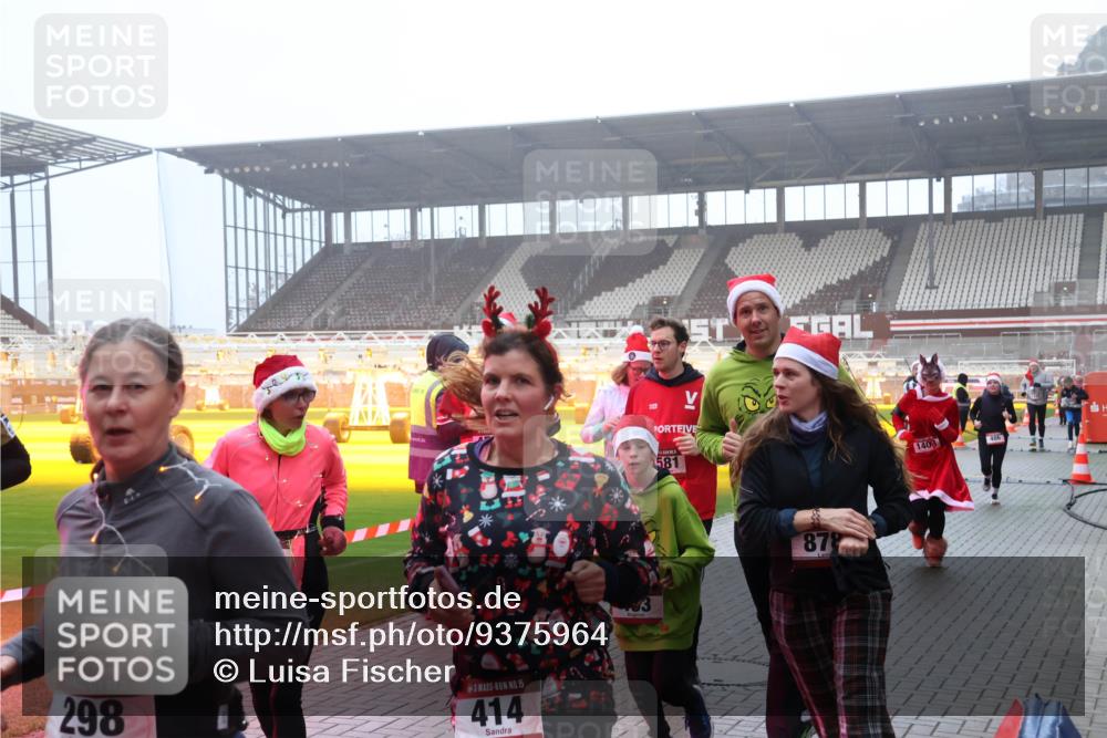 07.12.2025 - St. Pauli X-Mass-Run No. 15 Luisa Fischer http://msf.ph/oto/9375964 07.12.2025 11:06:42 Ziel 15, 298, 15, 414, 10, 581, 878, 1403, 486, 92, 204, 298, 300, 402, 403, 414, 474, 486, 556, 659, 693, 854, 858, 878, 920, 924, 925, 927, 929, 944, 973, 1024, 1025, 1208, 1223, 1229, 1285, 1286, 1287, 1403, 1428, 1429, 1430, 1432, 1440, 1442, 1556, 1564, 1608, 1648, 2243, 2245, 3272, 3278, 4579, 4581, 4583, 4585, 4587 meine-sportfotos.de