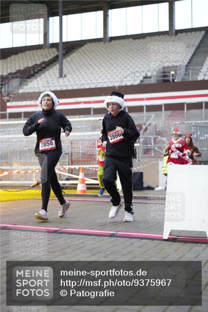 07.12.2025 - St. Pauli X-Mass-Run No. 15 Patografie http://msf.ph/oto/9375967 07.12.2025 10:04:57 Ziel 202, 210, 292, 699, 1217, 1973, 1991, 2168, 2249, 2856, 2866, 3307, 3311 meine-sportfotos.de