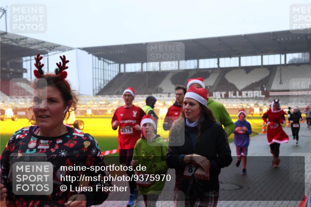 07.12.2025 - St. Pauli X-Mass-Run No. 15 Luisa Fischer http://msf.ph/oto/9375970 07.12.2025 11:06:42 Ziel 4579, 248, 403, 87, 92, 204, 298, 300, 402, 403, 414, 474, 486, 556, 659, 693, 854, 858, 878, 920, 924, 925, 927, 929, 944, 973, 1024, 1025, 1208, 1223, 1229, 1285, 1286, 1287, 1403, 1428, 1429, 1430, 1432, 1440, 1442, 1556, 1564, 1608, 1648, 2243, 2245, 3272, 3278, 4579, 4581, 4583, 4585, 4587 meine-sportfotos.de