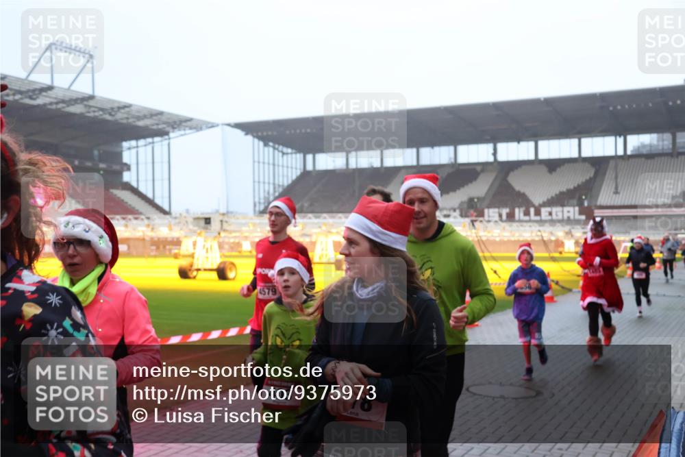 07.12.2025 - St. Pauli X-Mass-Run No. 15 Luisa Fischer http://msf.ph/oto/9375973 07.12.2025 11:06:43 Ziel 403, 92, 204, 298, 300, 402, 403, 414, 474, 486, 556, 565, 659, 693, 854, 858, 878, 920, 927, 929, 944, 973, 1024, 1025, 1208, 1223, 1229, 1285, 1286, 1287, 1403, 1428, 1429, 1430, 1432, 1440, 1442, 1556, 1564, 1608, 1648, 2243, 2245, 3272, 3278, 4579, 4581, 4583, 4585, 4587 meine-sportfotos.de