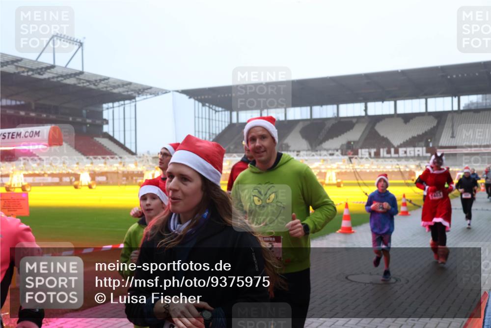07.12.2025 - St. Pauli X-Mass-Run No. 15 Luisa Fischer http://msf.ph/oto/9375975 07.12.2025 11:06:43 Ziel 401, 92, 204, 298, 300, 402, 403, 414, 474, 486, 556, 565, 659, 693, 854, 858, 878, 920, 927, 929, 944, 973, 1024, 1025, 1208, 1223, 1229, 1285, 1286, 1287, 1403, 1428, 1429, 1430, 1432, 1440, 1442, 1556, 1564, 1608, 1648, 2243, 2245, 3272, 3278, 4579, 4581, 4583, 4585, 4587 meine-sportfotos.de
