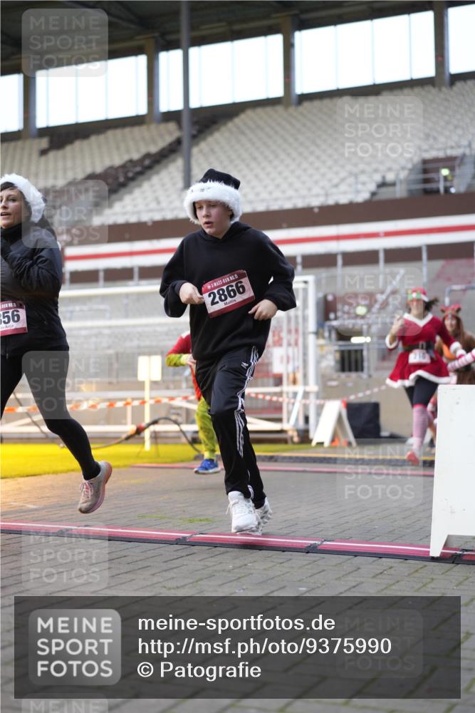 07.12.2025 - St. Pauli X-Mass-Run No. 15 Patografie http://msf.ph/oto/9375990 07.12.2025 10:04:57 Ziel 202, 210, 292, 699, 1217, 1973, 1991, 2168, 2249, 2856, 2866, 3307, 3311 meine-sportfotos.de