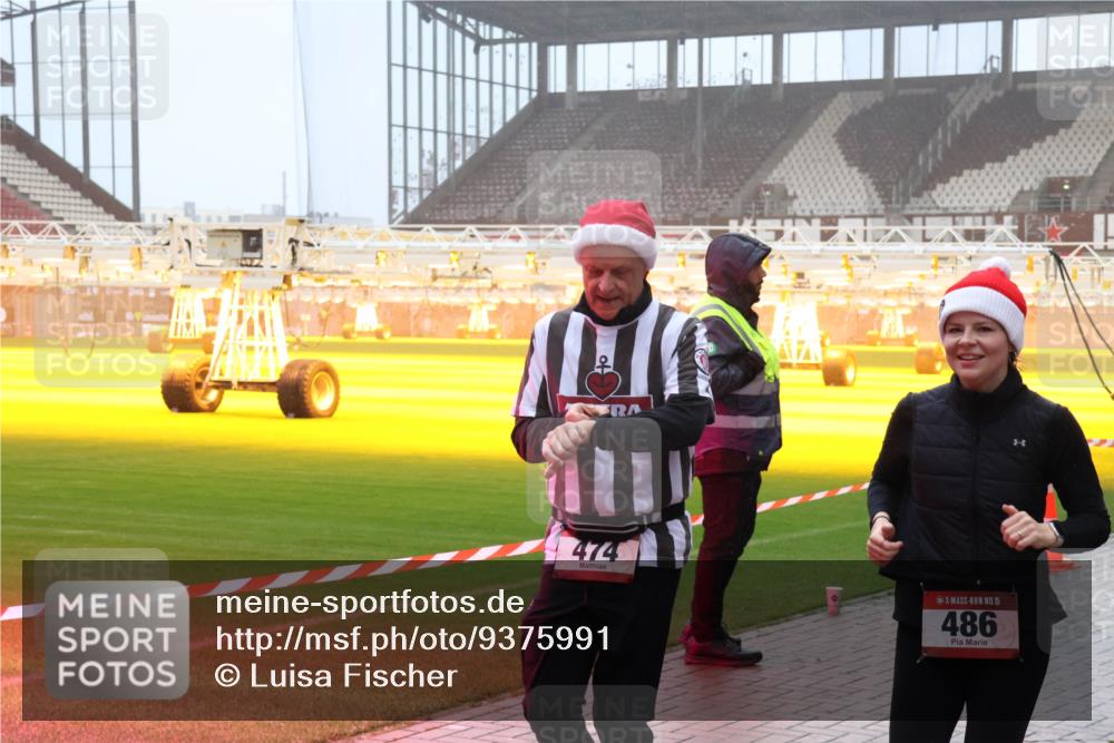 07.12.2025 - St. Pauli X-Mass-Run No. 15 Luisa Fischer http://msf.ph/oto/9375991 07.12.2025 11:06:47 Ziel 474, 15, 486, 92, 204, 298, 300, 359, 382, 402, 403, 414, 474, 486, 556, 565, 659, 693, 854, 858, 878, 920, 944, 1024, 1025, 1223, 1229, 1285, 1286, 1287, 1403, 1429, 1430, 1440, 1442, 1556, 1564, 1608, 1648, 2243, 2245, 4579, 4581, 4583, 4585, 4587 meine-sportfotos.de