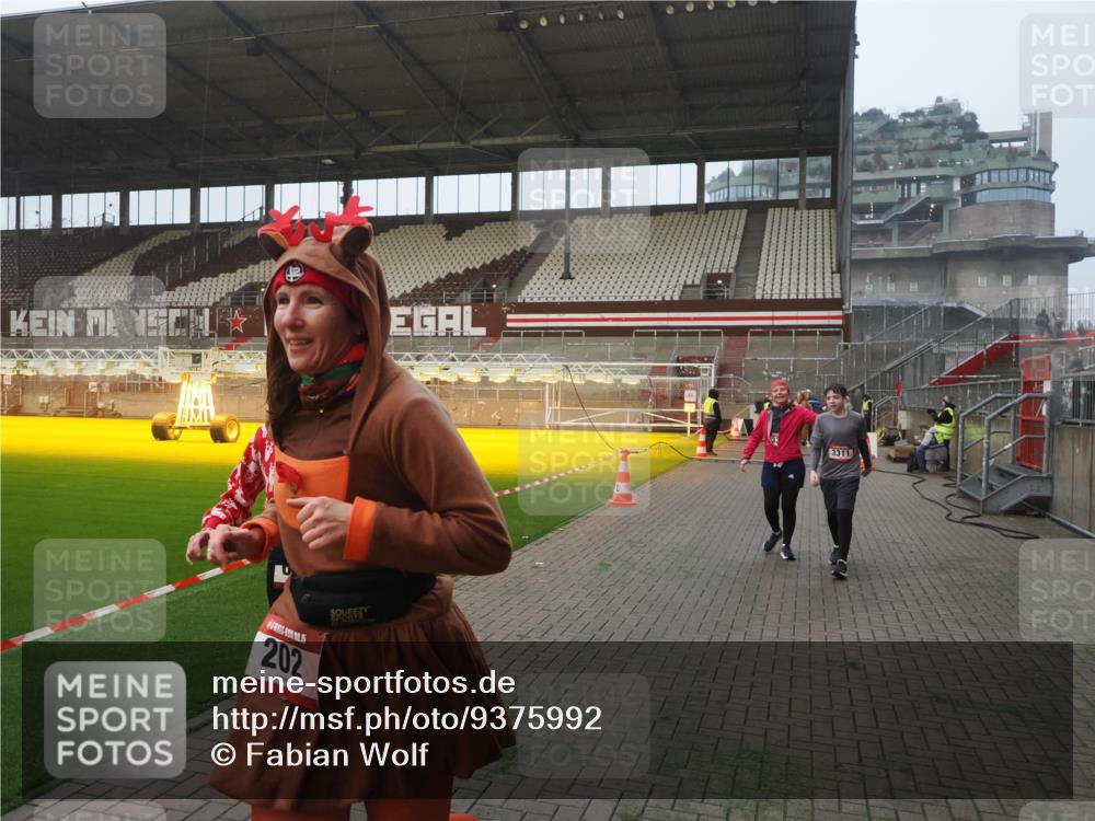 07.12.2025 - St. Pauli X-Mass-Run No. 15 Fabian Wolf http://msf.ph/oto/9375992 07.12.2025 10:05:08 Ziel 114, 202, 210, 292, 699, 1973, 1991, 2168, 2249, 2856, 2866, 3307, 3311 meine-sportfotos.de