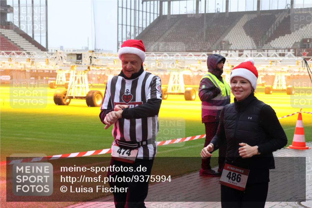 07.12.2025 - St. Pauli X-Mass-Run No. 15 Luisa Fischer http://msf.ph/oto/9375994 07.12.2025 11:06:48 Ziel 474, 15, 486, 92, 204, 298, 300, 359, 382, 402, 403, 414, 474, 486, 556, 565, 659, 693, 854, 858, 878, 920, 944, 1024, 1025, 1223, 1229, 1285, 1286, 1287, 1403, 1429, 1430, 1440, 1442, 1556, 1564, 1608, 1648, 2243, 2245, 4579, 4581, 4583, 4585, 4587 meine-sportfotos.de