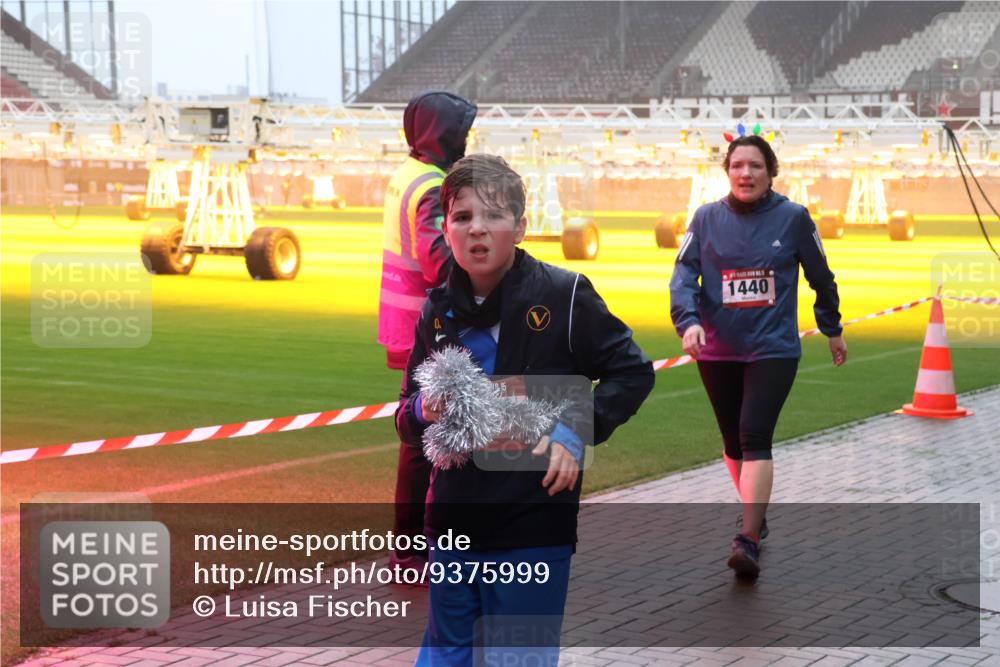 07.12.2025 - St. Pauli X-Mass-Run No. 15 Luisa Fischer http://msf.ph/oto/9375999 07.12.2025 11:06:53 Ziel 1440, 92, 204, 359, 382, 402, 403, 414, 474, 486, 556, 565, 693, 854, 858, 878, 920, 944, 1024, 1025, 1223, 1229, 1285, 1286, 1287, 1403, 1429, 1430, 1440, 1442, 1556, 1564, 1648, 1708, 2243, 2245, 4579, 4581, 4582, 4583, 4585, 4587, 4588 meine-sportfotos.de