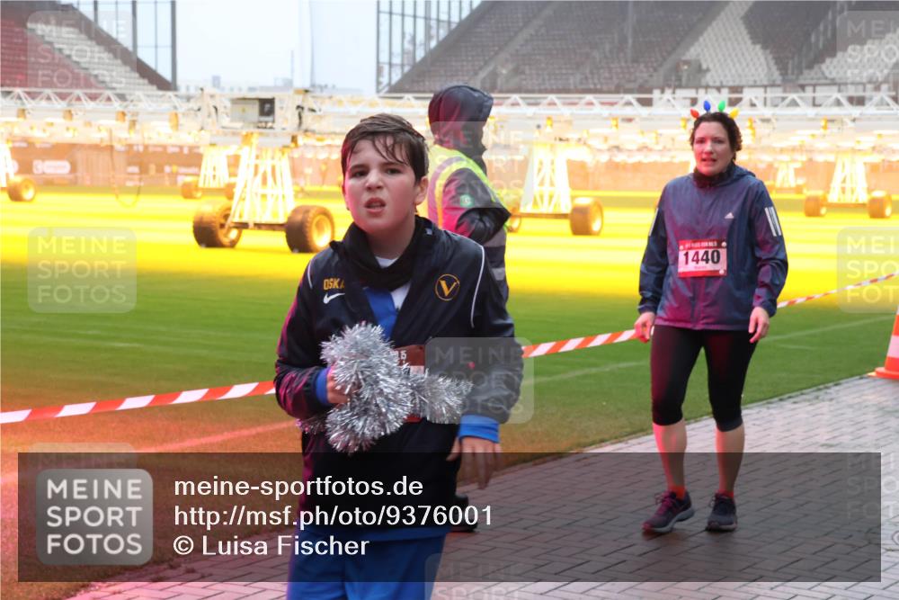 07.12.2025 - St. Pauli X-Mass-Run No. 15 Luisa Fischer http://msf.ph/oto/9376001 07.12.2025 11:06:53 Ziel 1440, 92, 204, 359, 382, 402, 403, 414, 474, 486, 556, 565, 693, 854, 858, 878, 920, 944, 1024, 1025, 1223, 1229, 1285, 1286, 1287, 1403, 1429, 1430, 1440, 1442, 1556, 1564, 1648, 1708, 2243, 2245, 4579, 4581, 4582, 4583, 4585, 4587, 4588 meine-sportfotos.de