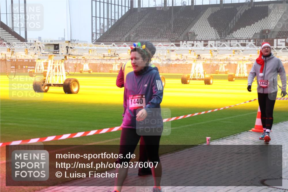07.12.2025 - St. Pauli X-Mass-Run No. 15 Luisa Fischer http://msf.ph/oto/9376007 07.12.2025 11:06:54 Ziel 1440, 1442, 92, 204, 359, 382, 402, 403, 414, 474, 486, 556, 565, 693, 854, 858, 878, 920, 944, 1024, 1025, 1223, 1229, 1285, 1286, 1287, 1403, 1429, 1430, 1440, 1442, 1556, 1564, 1648, 1708, 2243, 2245, 4579, 4581, 4582, 4583, 4585, 4587, 4588 meine-sportfotos.de