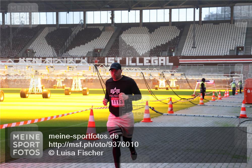 07.12.2025 - St. Pauli X-Mass-Run No. 15 Luisa Fischer http://msf.ph/oto/9376010 07.12.2025 09:55:38 Ziel 1113, 1101, 1113, 1649, 1655, 1722, 4087, 4088 meine-sportfotos.de