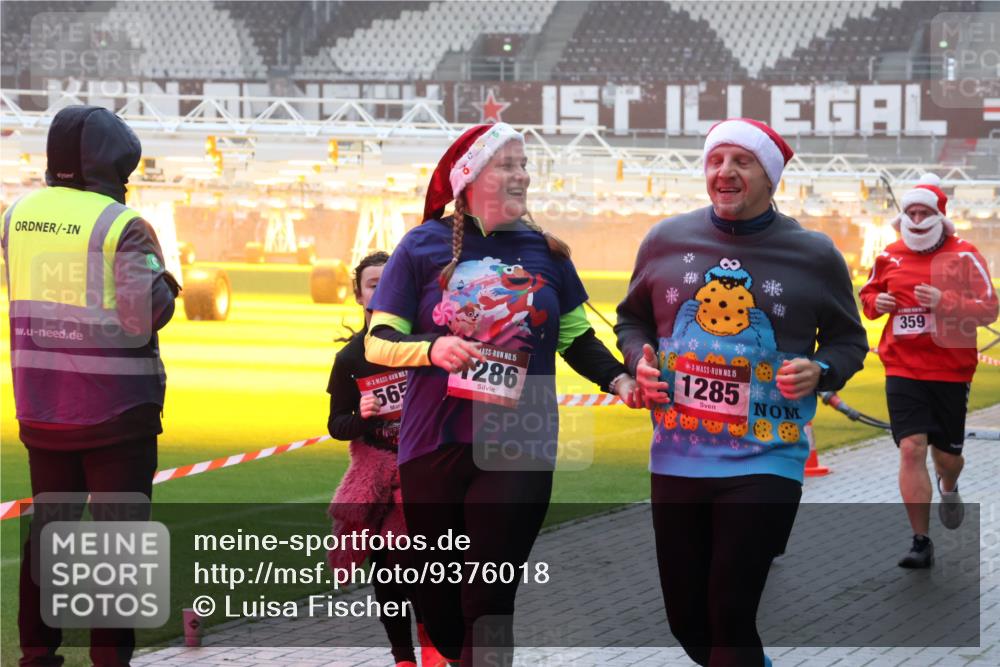 07.12.2025 - St. Pauli X-Mass-Run No. 15 Luisa Fischer http://msf.ph/oto/9376018 07.12.2025 11:07:05 Ziel 7, 565, 15, 286, 15, 1285, 359, 204, 359, 382, 414, 474, 486, 565, 595, 1285, 1286, 1403, 1440, 1442, 1462, 1469, 1556, 1564, 1708, 4582, 4588 meine-sportfotos.de