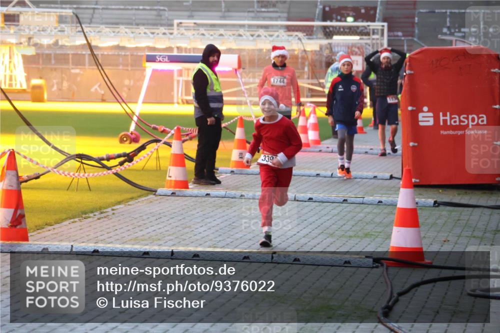 07.12.2025 - St. Pauli X-Mass-Run No. 15 Luisa Fischer http://msf.ph/oto/9376022 07.12.2025 09:56:17 Ziel 339, 1744, 153, 312, 1744, 3398 meine-sportfotos.de