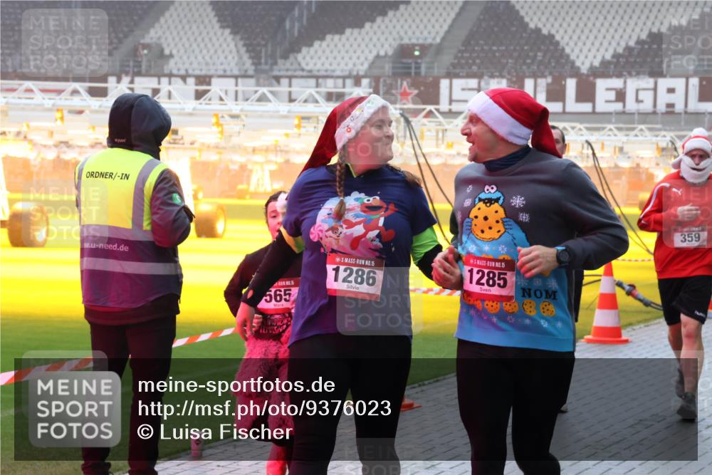 07.12.2025 - St. Pauli X-Mass-Run No. 15 Luisa Fischer http://msf.ph/oto/9376023 07.12.2025 11:07:06 Ziel 565, 15, 1286, 15, 1285, 359, 204, 359, 382, 414, 474, 486, 565, 595, 1285, 1286, 1403, 1440, 1442, 1462, 1469, 1556, 1564, 1708, 4582, 4588 meine-sportfotos.de