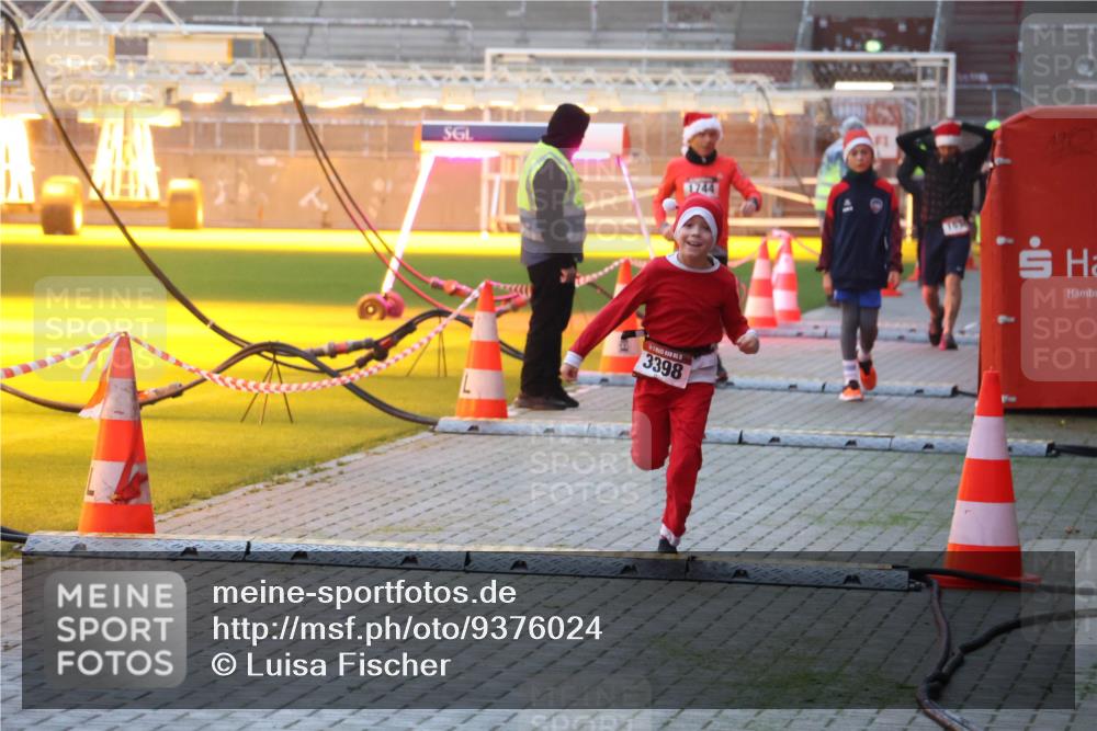 07.12.2025 - St. Pauli X-Mass-Run No. 15 Luisa Fischer http://msf.ph/oto/9376024 07.12.2025 09:56:17 Ziel 1744, 3398, 312, 1744, 3398 meine-sportfotos.de