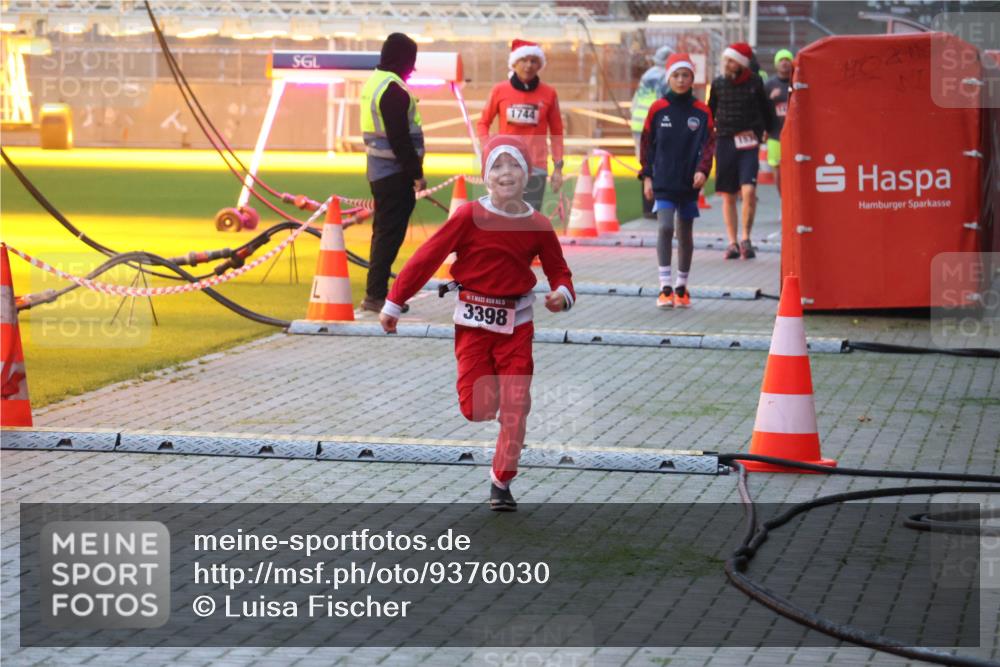 07.12.2025 - St. Pauli X-Mass-Run No. 15 Luisa Fischer http://msf.ph/oto/9376030 07.12.2025 09:56:18 Ziel 5, 3398, 1744, 183, 312, 1530, 1744, 3398 meine-sportfotos.de