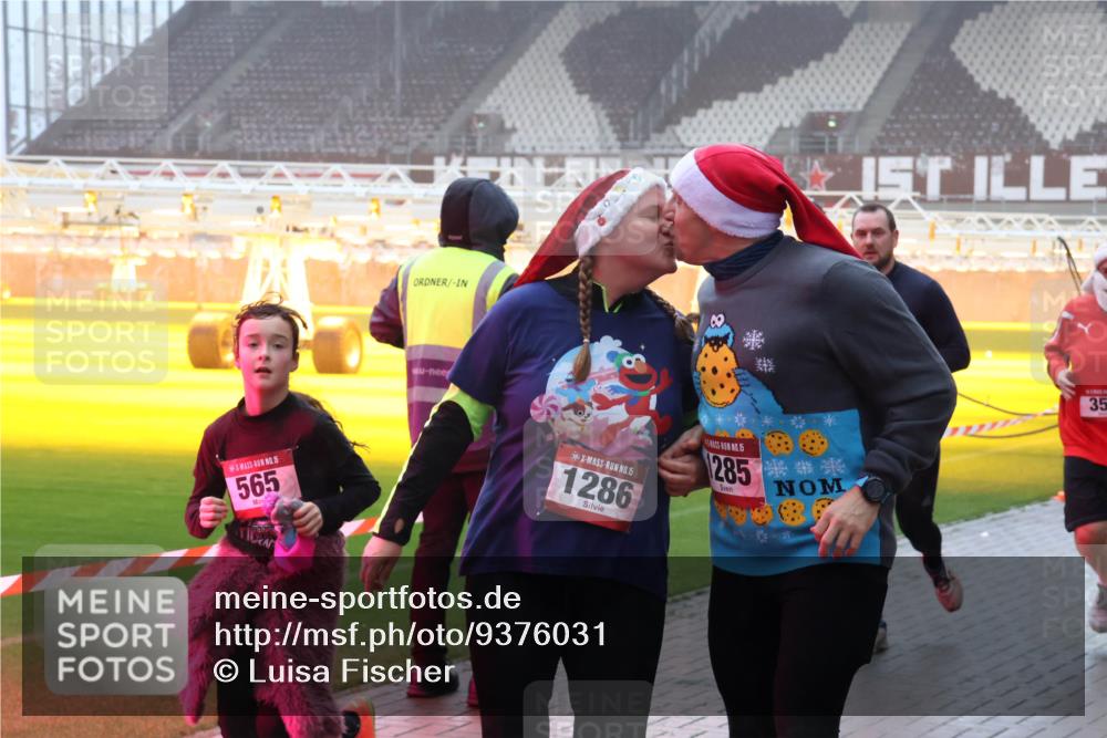 07.12.2025 - St. Pauli X-Mass-Run No. 15 Luisa Fischer http://msf.ph/oto/9376031 07.12.2025 11:07:07 Ziel 15, 565, 15, 1286, 15, 285, 35, 204, 359, 382, 414, 474, 486, 565, 595, 1285, 1286, 1403, 1440, 1442, 1462, 1469, 1556, 1564, 1634, 1666, 1708, 1751, 4582, 4588 meine-sportfotos.de