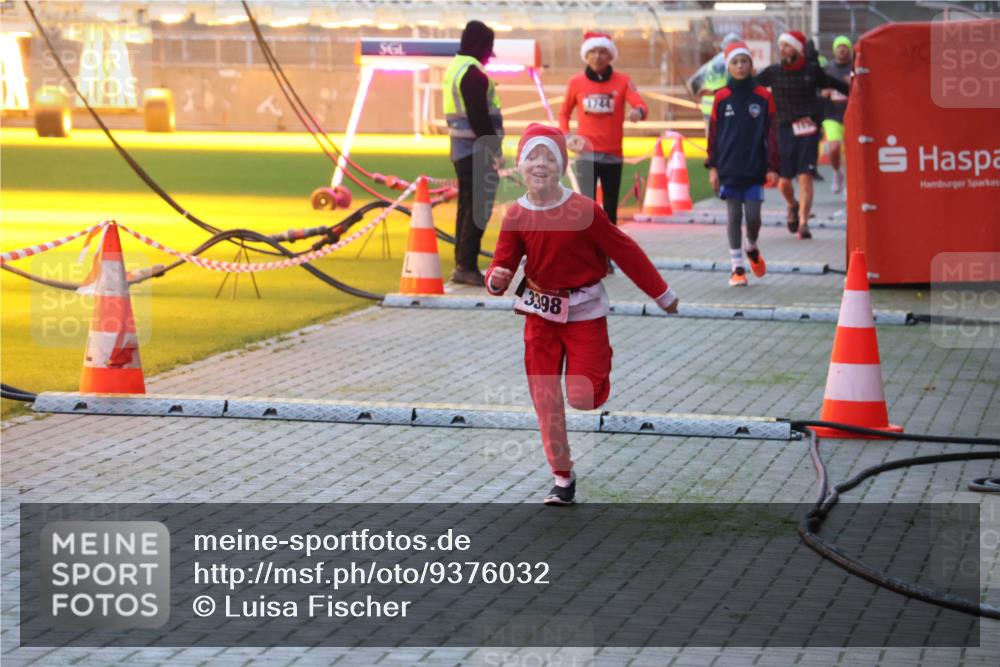 07.12.2025 - St. Pauli X-Mass-Run No. 15 Luisa Fischer http://msf.ph/oto/9376032 07.12.2025 09:56:18 Ziel 3398, 1744, 312, 1530, 1744, 3398 meine-sportfotos.de