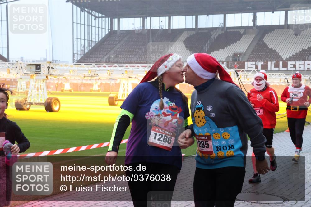 07.12.2025 - St. Pauli X-Mass-Run No. 15 Luisa Fischer http://msf.ph/oto/9376038 07.12.2025 11:07:08 Ziel 15, 1286, 15, 285, 59, 200, 204, 359, 382, 414, 474, 486, 565, 595, 1285, 1286, 1403, 1440, 1442, 1462, 1469, 1556, 1564, 1634, 1666, 1708, 1751, 4582, 4588 meine-sportfotos.de