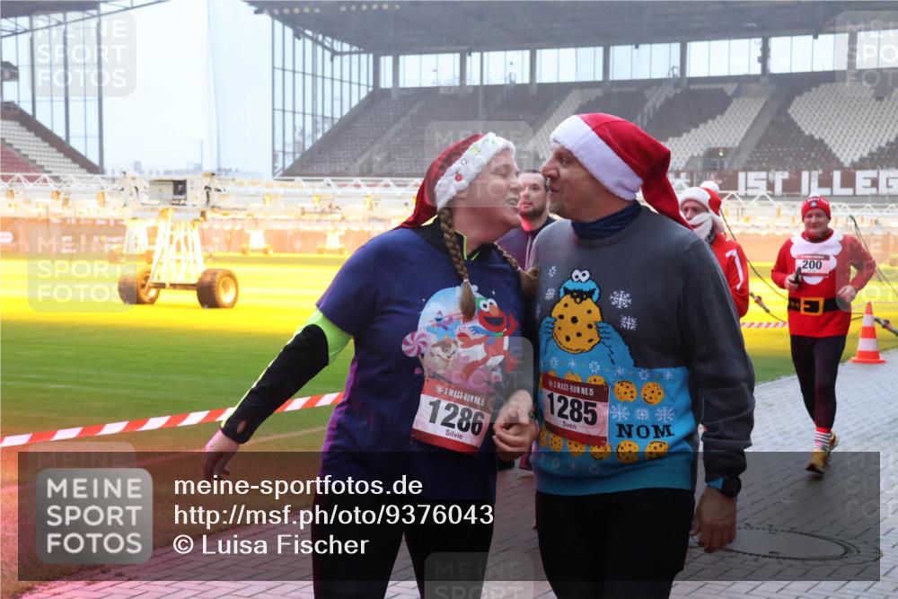 07.12.2025 - St. Pauli X-Mass-Run No. 15 Luisa Fischer http://msf.ph/oto/9376043 07.12.2025 11:07:08 Ziel 15, 1286, 15, 1285, 00, 200, 204, 359, 382, 414, 474, 486, 565, 595, 1285, 1286, 1403, 1440, 1442, 1462, 1469, 1556, 1564, 1634, 1666, 1708, 1751, 4582, 4588 meine-sportfotos.de
