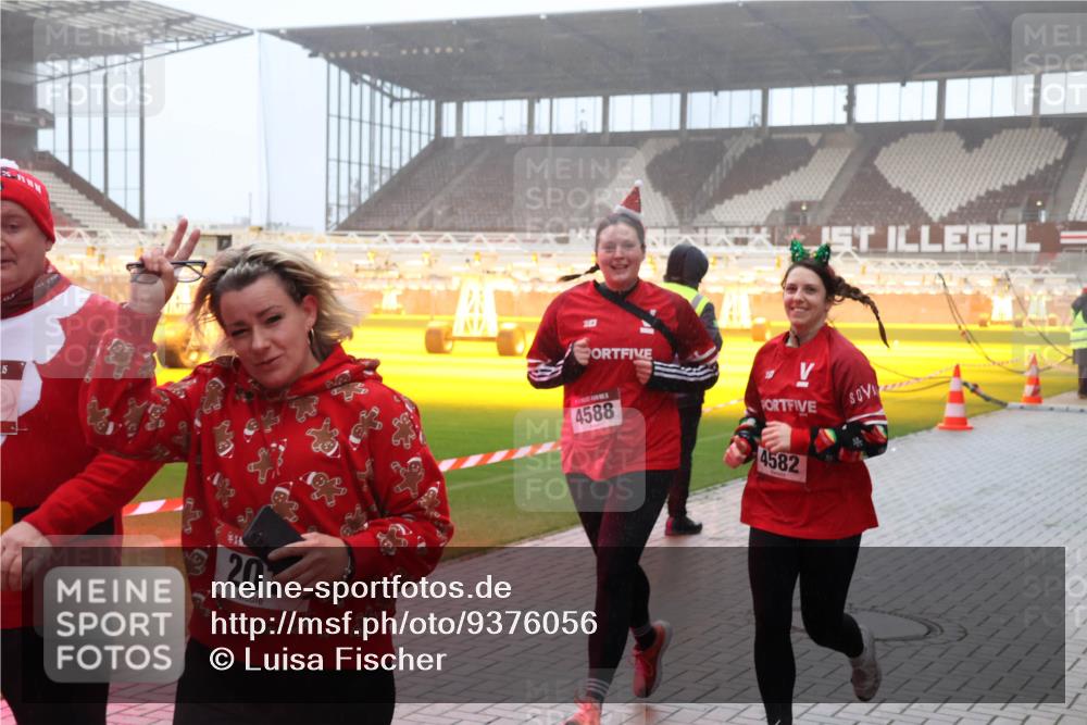 07.12.2025 - St. Pauli X-Mass-Run No. 15 Luisa Fischer http://msf.ph/oto/9376056 07.12.2025 11:07:12 Ziel 15, 20, 23, 4588, 4582, 359, 382, 474, 486, 565, 595, 1285, 1286, 1440, 1442, 1462, 1469, 1556, 1564, 1634, 1666, 1708, 1751, 1861, 4582, 4588 meine-sportfotos.de