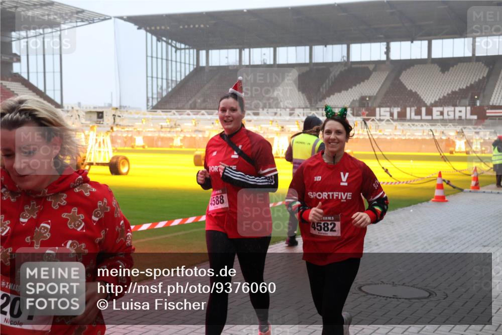 07.12.2025 - St. Pauli X-Mass-Run No. 15 Luisa Fischer http://msf.ph/oto/9376060 07.12.2025 11:07:12 Ziel 15, 201, 4588, 6, 15, 4582, 359, 382, 474, 486, 565, 595, 1285, 1286, 1440, 1442, 1462, 1469, 1556, 1564, 1634, 1666, 1708, 1751, 1861, 4582, 4588 meine-sportfotos.de