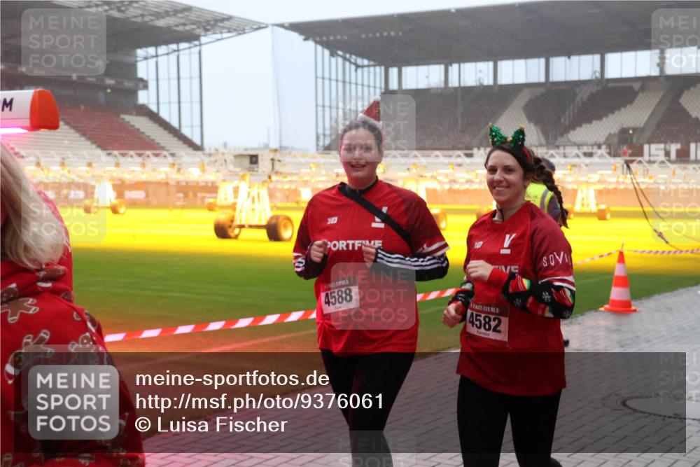 07.12.2025 - St. Pauli X-Mass-Run No. 15 Luisa Fischer http://msf.ph/oto/9376061 07.12.2025 11:07:13 Ziel 2103, 10, 4588, 5, 4582, 359, 382, 474, 486, 565, 595, 1285, 1286, 1440, 1442, 1462, 1469, 1556, 1564, 1634, 1666, 1708, 1751, 1861, 1862, 4582, 4588 meine-sportfotos.de