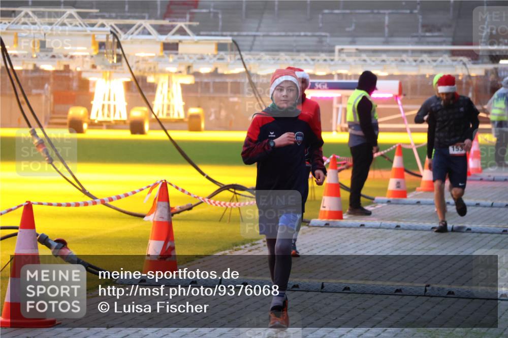 07.12.2025 - St. Pauli X-Mass-Run No. 15 Luisa Fischer http://msf.ph/oto/9376068 07.12.2025 09:56:27 Ziel 153, 312, 1483, 1530, 1744, 3398 meine-sportfotos.de