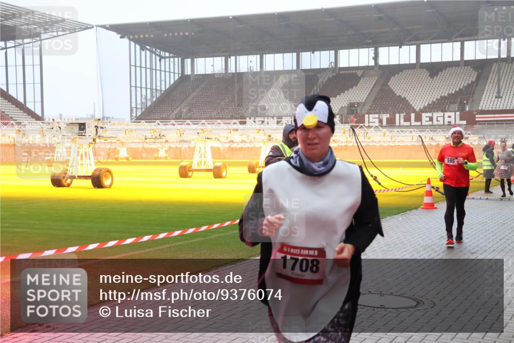 07.12.2025 - St. Pauli X-Mass-Run No. 15 Luisa Fischer http://msf.ph/oto/9376074 07.12.2025 11:07:15 Ziel 5, 1708, 595, 359, 382, 565, 595, 1285, 1286, 1440, 1442, 1462, 1469, 1556, 1564, 1634, 1666, 1708, 1751, 1861, 1862, 4582, 4588 meine-sportfotos.de