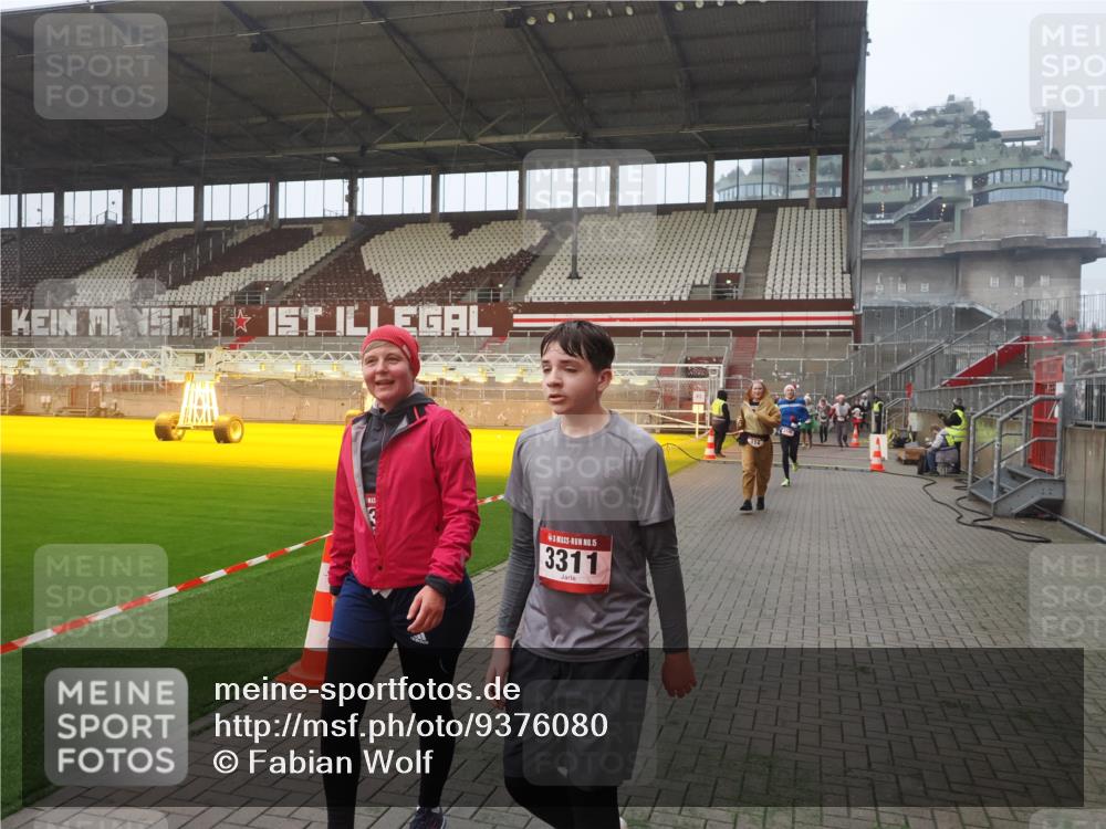 07.12.2025 - St. Pauli X-Mass-Run No. 15 Fabian Wolf http://msf.ph/oto/9376080 07.12.2025 10:05:12 Ziel 114, 202, 210, 292, 699, 1973, 1991, 2168, 2249, 2856, 2866, 3186, 3307, 3311 meine-sportfotos.de