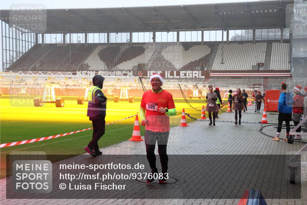 07.12.2025 - St. Pauli X-Mass-Run No. 15 Luisa Fischer http://msf.ph/oto/9376083 07.12.2025 11:07:17 Ziel 595, 1462, 359, 382, 565, 595, 1285, 1286, 1440, 1442, 1462, 1469, 1556, 1564, 1634, 1666, 1708, 1751, 1861, 1862, 4582, 4588 meine-sportfotos.de