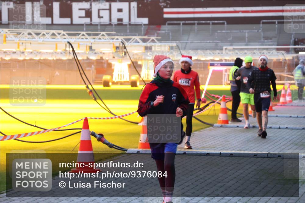 07.12.2025 - St. Pauli X-Mass-Run No. 15 Luisa Fischer http://msf.ph/oto/9376084 07.12.2025 09:56:29 Ziel 1744, 1530, 312, 1483, 1530, 1744, 3398 meine-sportfotos.de