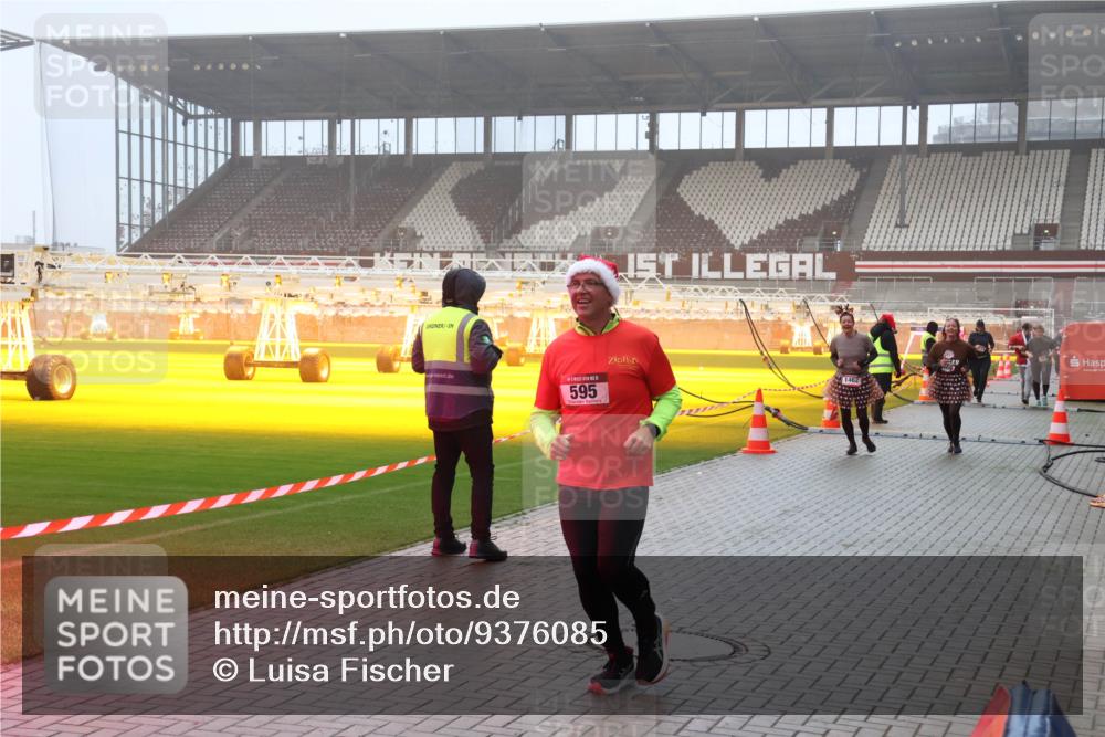 07.12.2025 - St. Pauli X-Mass-Run No. 15 Luisa Fischer http://msf.ph/oto/9376085 07.12.2025 11:07:17 Ziel 595, 1462, 359, 382, 565, 595, 1285, 1286, 1440, 1442, 1462, 1469, 1556, 1564, 1634, 1666, 1708, 1751, 1861, 1862, 4582, 4588 meine-sportfotos.de