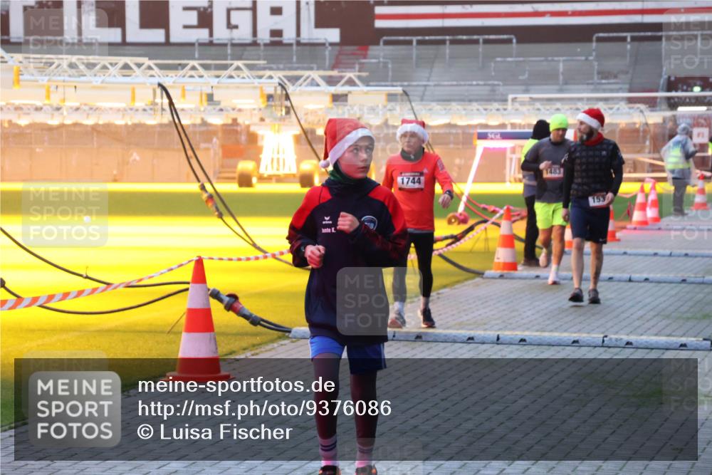 07.12.2025 - St. Pauli X-Mass-Run No. 15 Luisa Fischer http://msf.ph/oto/9376086 07.12.2025 09:56:29 Ziel 1744, 1483, 153, 312, 1483, 1530, 1744, 3398 meine-sportfotos.de