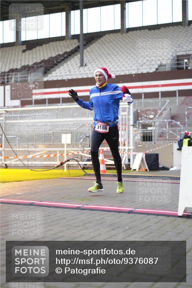 07.12.2025 - St. Pauli X-Mass-Run No. 15 Patografie http://msf.ph/oto/9376087 07.12.2025 10:05:09 Ziel 114, 202, 210, 292, 699, 1481, 1761, 2856, 2866, 3186, 3307, 3311 meine-sportfotos.de