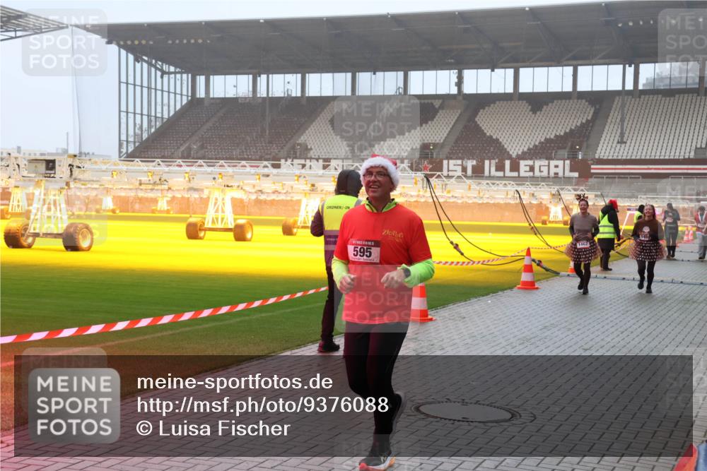 07.12.2025 - St. Pauli X-Mass-Run No. 15 Luisa Fischer http://msf.ph/oto/9376088 07.12.2025 11:07:18 Ziel 595, 1462, 146, 281, 359, 382, 565, 595, 688, 1285, 1286, 1440, 1442, 1462, 1469, 1556, 1564, 1634, 1666, 1708, 1751, 1861, 1862, 4582, 4588 meine-sportfotos.de