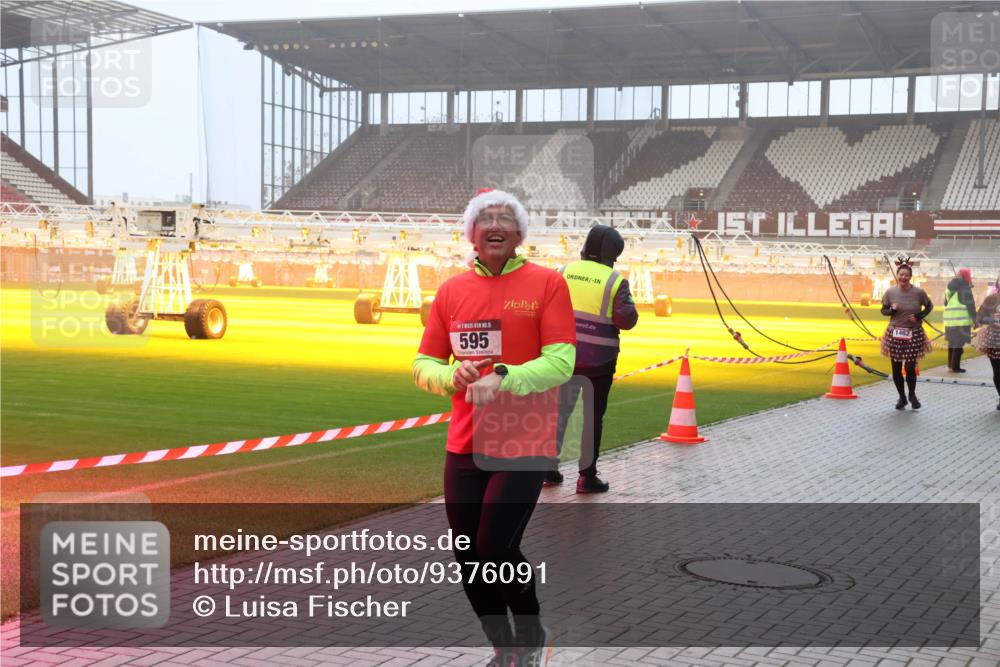 07.12.2025 - St. Pauli X-Mass-Run No. 15 Luisa Fischer http://msf.ph/oto/9376091 07.12.2025 11:07:18 Ziel 15, 595, 1462, 281, 359, 382, 565, 595, 688, 1285, 1286, 1440, 1442, 1462, 1469, 1556, 1564, 1634, 1666, 1708, 1751, 1861, 1862, 4582, 4588 meine-sportfotos.de