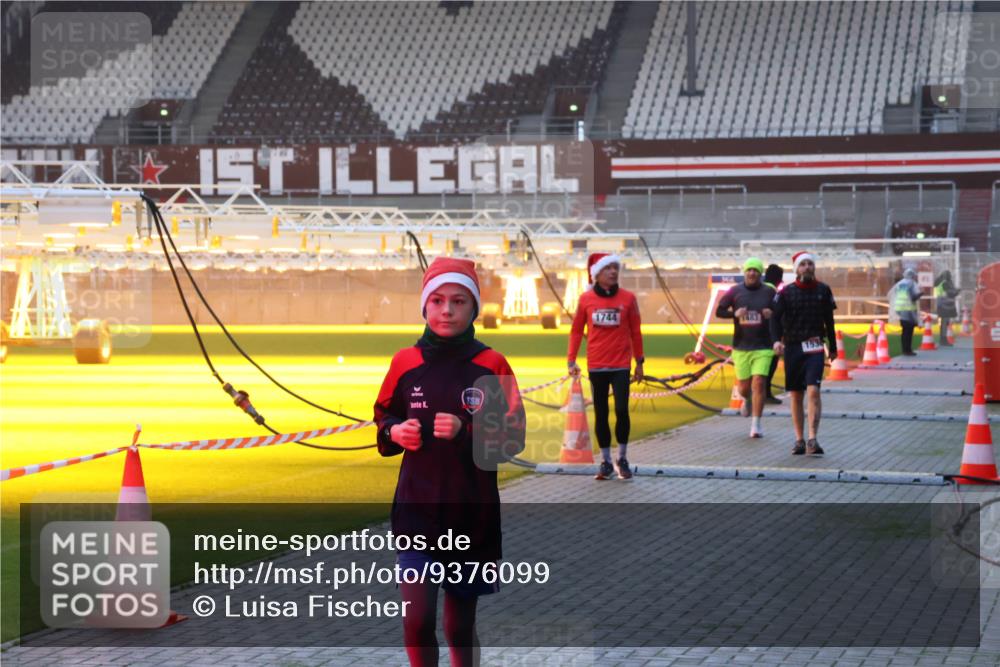 07.12.2025 - St. Pauli X-Mass-Run No. 15 Luisa Fischer http://msf.ph/oto/9376099 07.12.2025 09:56:30 Ziel 1744, 1530, 312, 1483, 1530, 1744, 3398 meine-sportfotos.de