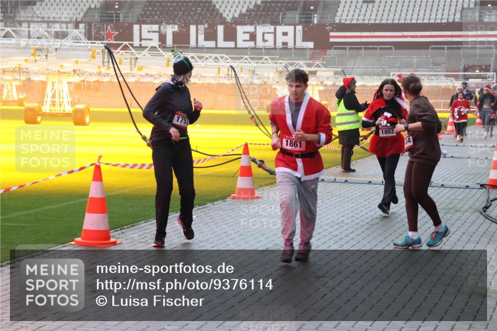 07.12.2025 - St. Pauli X-Mass-Run No. 15 Luisa Fischer http://msf.ph/oto/9376114 07.12.2025 11:07:27 Ziel 1862, 175, 1861, 34, 281, 342, 344, 359, 382, 490, 565, 591, 595, 596, 603, 621, 622, 688, 1202, 1206, 1285, 1286, 1462, 1469, 1585, 1587, 1634, 1666, 1708, 1751, 1861, 1862, 2403, 4582, 4588 meine-sportfotos.de