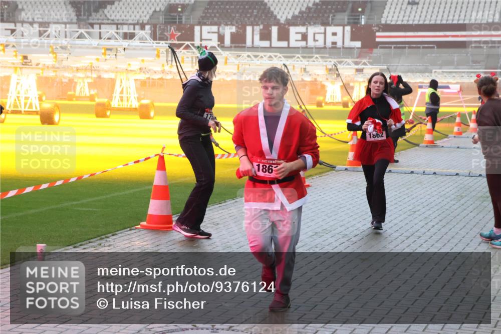 07.12.2025 - St. Pauli X-Mass-Run No. 15 Luisa Fischer http://msf.ph/oto/9376124 07.12.2025 11:07:28 Ziel 175, 186, 1862, 281, 342, 344, 359, 382, 476, 490, 565, 591, 595, 596, 603, 621, 622, 673, 688, 1202, 1206, 1285, 1286, 1462, 1469, 1585, 1587, 1634, 1666, 1708, 1751, 1861, 1862, 2403, 4582, 4588 meine-sportfotos.de