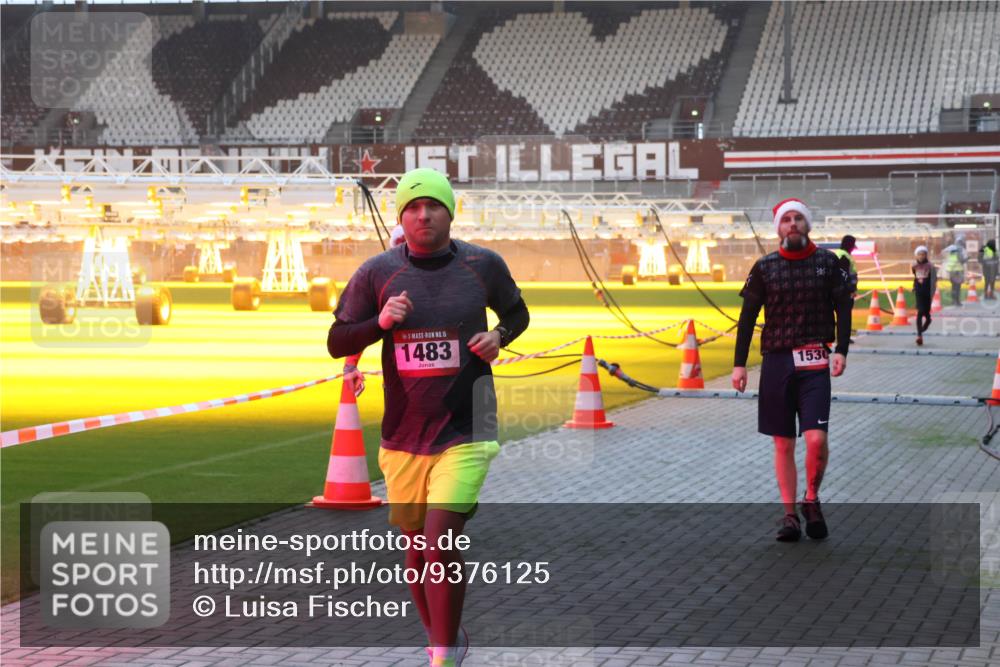 07.12.2025 - St. Pauli X-Mass-Run No. 15 Luisa Fischer http://msf.ph/oto/9376125 07.12.2025 09:56:38 Ziel 15, 1483, 1530, 312, 1483, 1530, 3255, 3398 meine-sportfotos.de