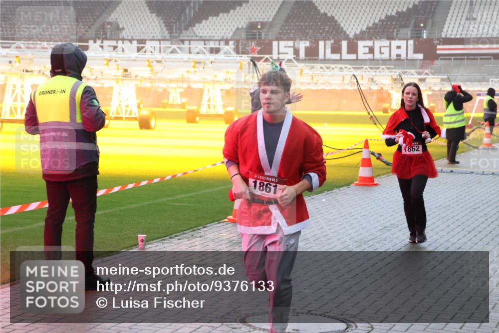 07.12.2025 - St. Pauli X-Mass-Run No. 15 Luisa Fischer http://msf.ph/oto/9376133 07.12.2025 11:07:29 Ziel 15, 1861, 1862, 281, 342, 344, 359, 382, 476, 490, 565, 591, 595, 596, 603, 621, 622, 673, 688, 781, 1202, 1206, 1233, 1285, 1286, 1462, 1469, 1585, 1587, 1634, 1666, 1708, 1751, 1861, 1862, 2403, 4582, 4588 meine-sportfotos.de
