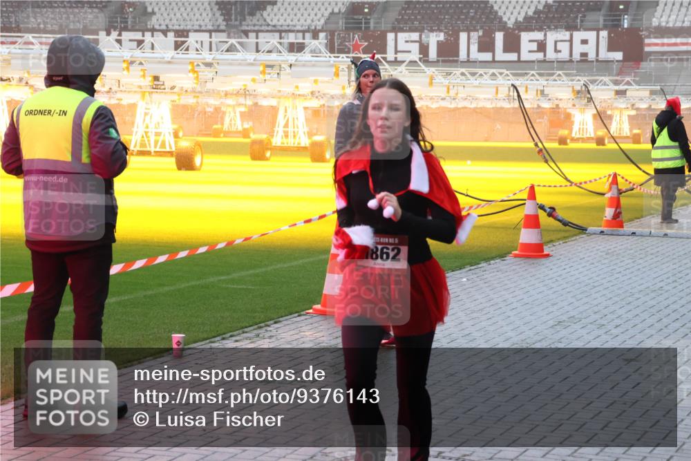 07.12.2025 - St. Pauli X-Mass-Run No. 15 Luisa Fischer http://msf.ph/oto/9376143 07.12.2025 11:07:31 Ziel 1862, 281, 342, 344, 359, 382, 476, 490, 565, 591, 595, 596, 603, 621, 622, 673, 688, 781, 1202, 1206, 1233, 1462, 1469, 1585, 1587, 1634, 1666, 1708, 1751, 1861, 1862, 2403, 4582, 4588, 5008 meine-sportfotos.de