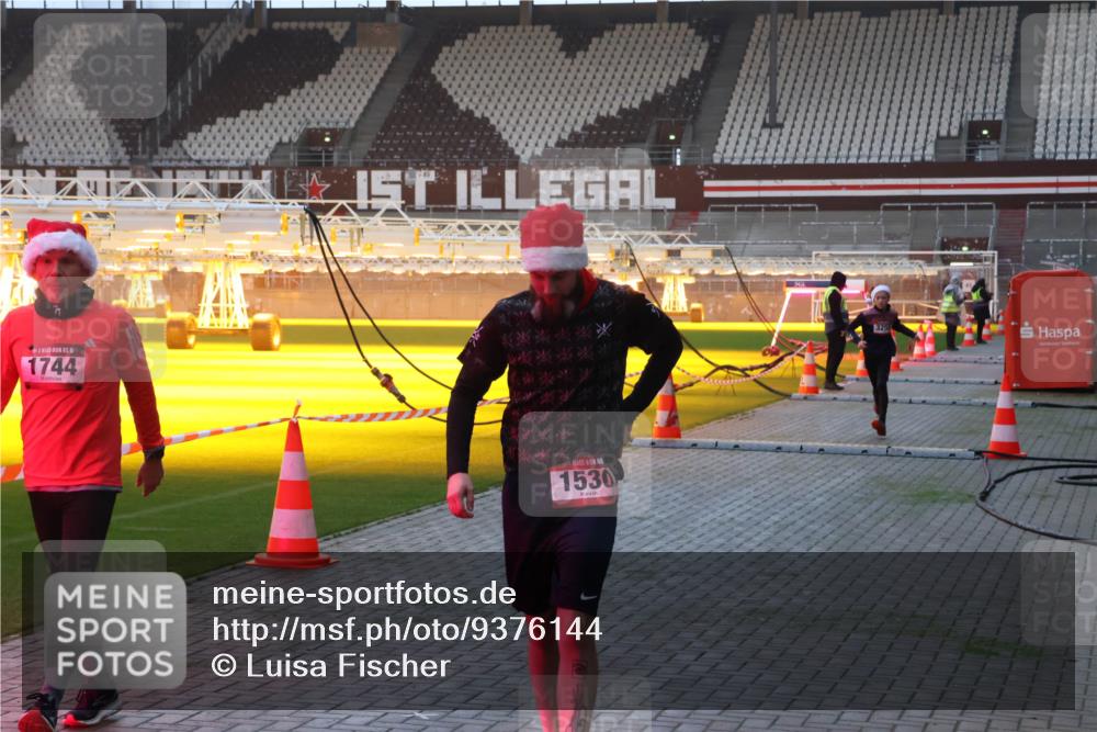 07.12.2025 - St. Pauli X-Mass-Run No. 15 Luisa Fischer http://msf.ph/oto/9376144 07.12.2025 09:56:41 Ziel 15, 1744, 1530, 325, 312, 1483, 1530, 3255, 3398 meine-sportfotos.de