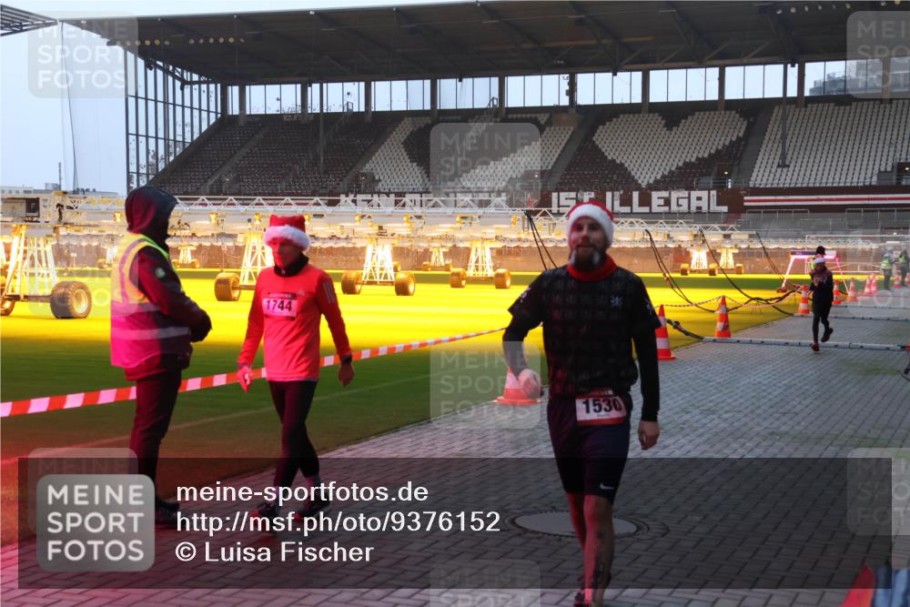07.12.2025 - St. Pauli X-Mass-Run No. 15 Luisa Fischer http://msf.ph/oto/9376152 07.12.2025 09:56:42 Ziel 1744, 1530, 312, 1483, 1530, 3255 meine-sportfotos.de