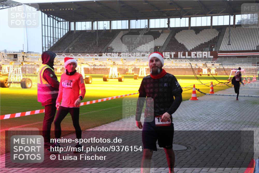 07.12.2025 - St. Pauli X-Mass-Run No. 15 Luisa Fischer http://msf.ph/oto/9376154 07.12.2025 09:56:43 Ziel 1744, 15, 3255, 312, 1483, 1530, 3255 meine-sportfotos.de
