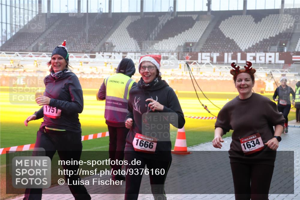 07.12.2025 - St. Pauli X-Mass-Run No. 15 Luisa Fischer http://msf.ph/oto/9376160 07.12.2025 11:07:38 Ziel 1751, 15, 1666, 15, 1634, 1587, 281, 342, 344, 476, 490, 591, 595, 596, 603, 621, 622, 673, 688, 781, 1202, 1206, 1233, 1462, 1469, 1585, 1587, 1634, 1666, 1708, 1751, 1861, 1862, 2403, 5008 meine-sportfotos.de