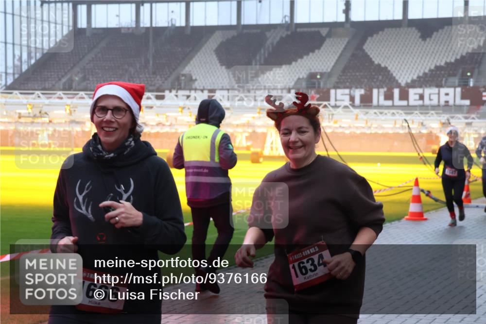 07.12.2025 - St. Pauli X-Mass-Run No. 15 Luisa Fischer http://msf.ph/oto/9376166 07.12.2025 11:07:39 Ziel 15, 1666, 15, 1634, 281, 342, 344, 476, 490, 591, 595, 596, 603, 621, 622, 673, 688, 781, 1202, 1206, 1233, 1462, 1469, 1585, 1587, 1634, 1666, 1708, 1751, 1861, 1862, 2403, 5008 meine-sportfotos.de